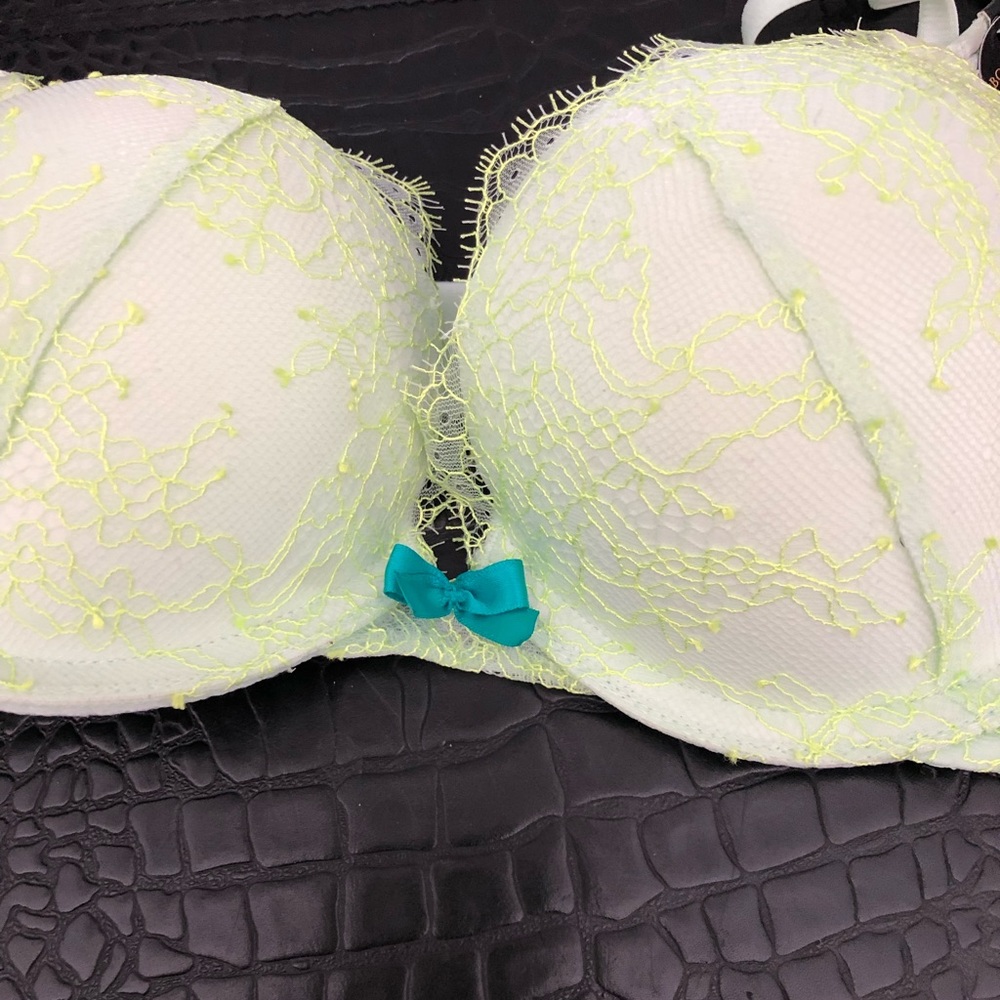 Victoria Secret Bombshell bra